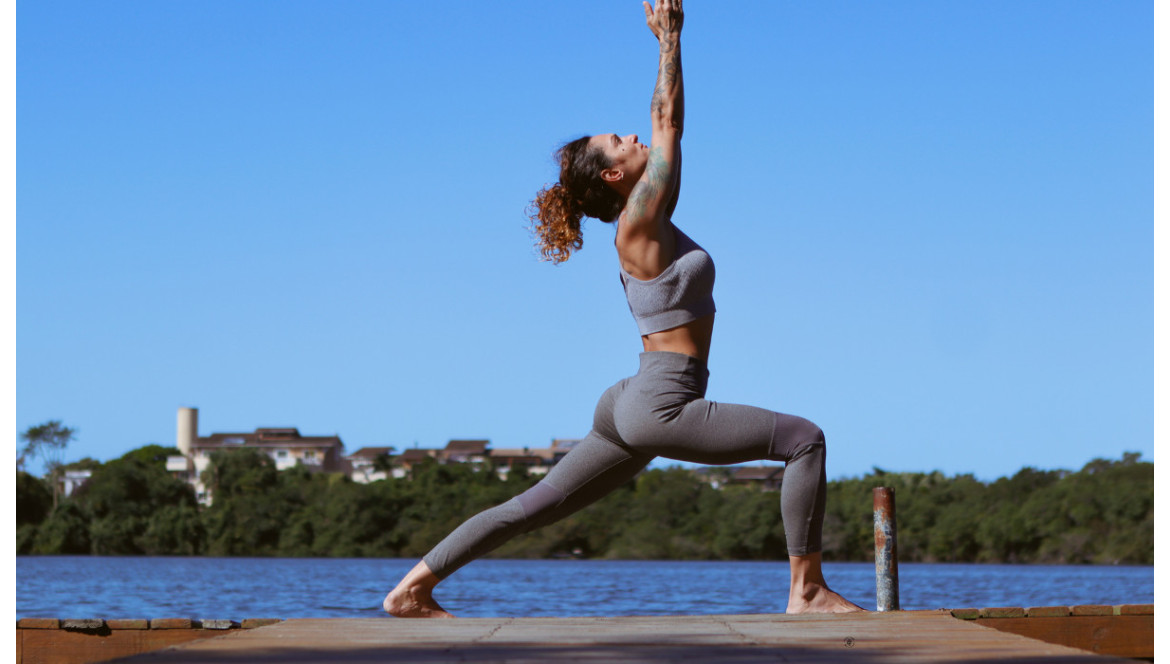5 bonnes postures pour soulager les douleurs chroniques au quotidien